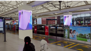 Anamorfis iklan luar ruang