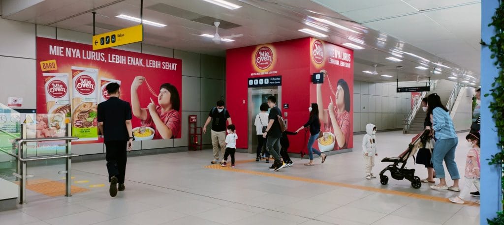 Kampanye OOH Mie Oven Mayora